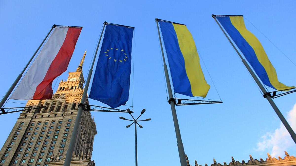 Флаги Польши и Украина Флаги Польши и Украина