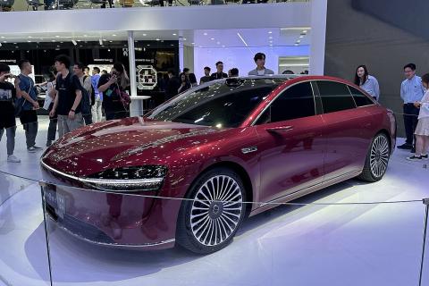 Huawei и BAIC собрали 20 тысяч предзаказов на электрифицированный универсал Stelato S9T в Китае