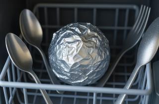 Метод с фольгой работает только на серебре и никеле — эксперт в чистоте Даниэль Браун