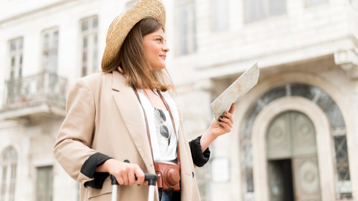 Турист с картой