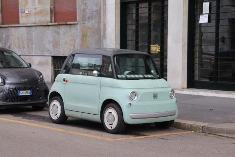 Fiat Topolino 2025: компактный электрокар с ограниченными характеристиками поступил в Россию