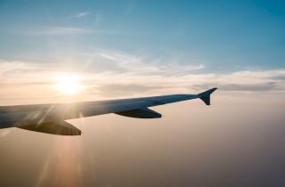 Всё по правилам, но на табло — “мест нет”: как авиакомпании играют с пассажирами