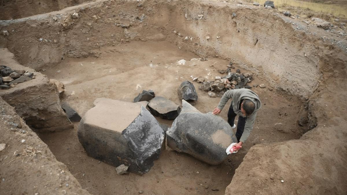 Статуя урартского периода Статуя урартского периода