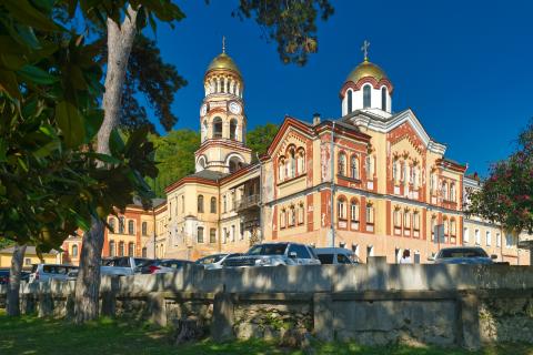 Новый Афон осенью: монастырь, пещеры и прогулки у моря