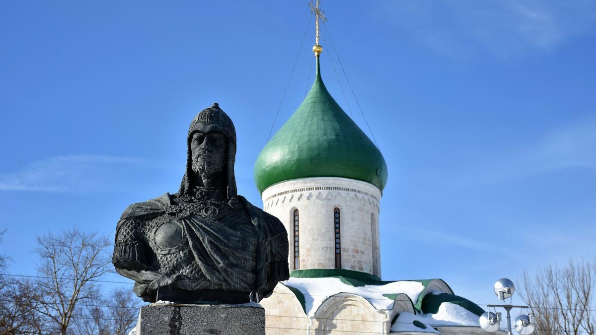Памятник Александру Невскому: площадь Красная, Переславль-Залесский, Ярославская область Памятник Александру Невскому: площадь Красная, Переславль-Залесский, Ярославская область