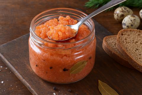 Массовый нелегальный вылов искусственно занижал цены на икру — Зверев