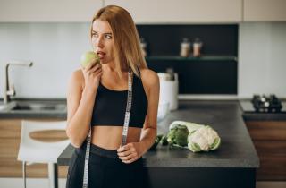 Ужин запускает ночное сжигание жира: эти продукты работают внутри и не откладываются на талии