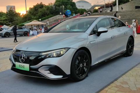 Mercedes прекратит выпуск седана и кроссовера EQE к 2026 году — Autocar