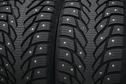 Автоэксперт: зимние шипованные покрышки шумят заметно сильнее летних