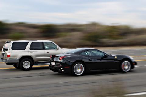 Зимний обгон на трассе повышает риск потери управления из-за гололёда и снега — Аргументы и факты