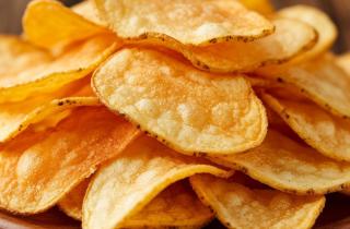 Ученые Свердловской области разрабатывают чипсы из картофеля с розовой и фиолетовой мякотью