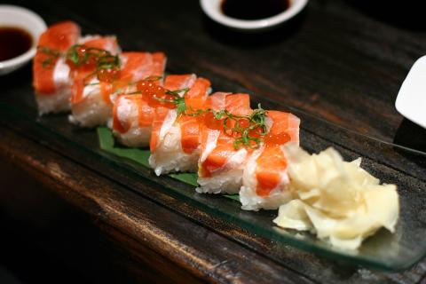 Рецепт гунканов с курицей: приготовление японских суши-лодочек с острым соусом