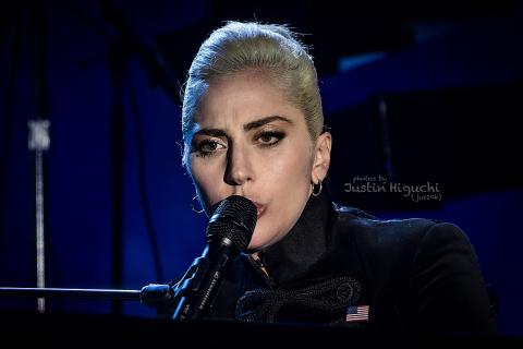 Леди Гага заняла первое место в топ-50 поп-песен 2025 года — Apple Music