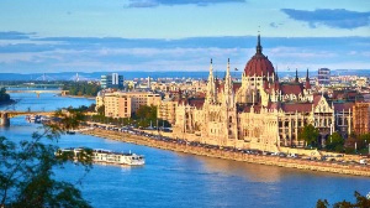 Hungarian Parliament Building from across the Danube from Gellért Hill. Budapest sunset (8130437015)