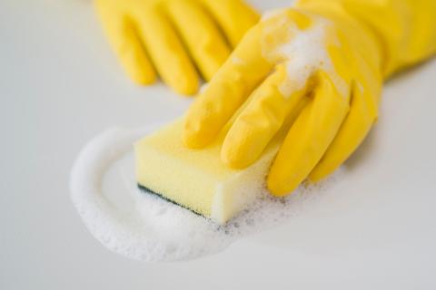 Кислотные средства противопоказаны при уходе за акриловыми и кварцевыми поверхностями Кислотные средства противопоказаны при уходе за акриловыми и кварцевыми поверхностями