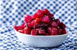 Эксперты: запекание свеклы в фольге при 200 °C усиливает сладость и аромат овоща