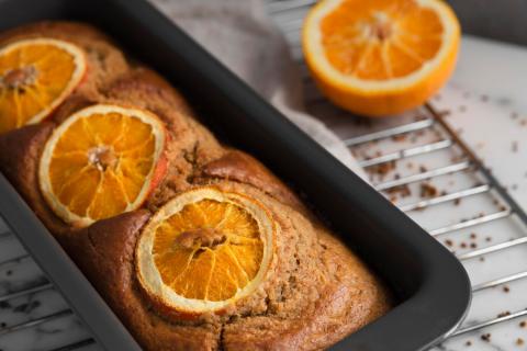 Кулинары рекомендуют выпекать кекс изюмом на кефире в духовке