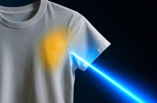 Эксперты рассказали, как безопасно удалить суперклей с одежды