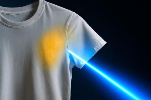 Эксперты рассказали, как безопасно удалить суперклей с одежды