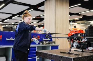 Учёные Алтайского аграрного университета создали батарею для дронов с зарядкой в воздухе