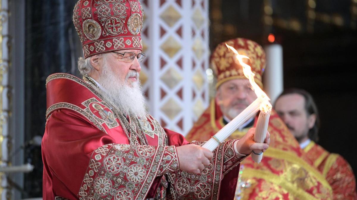 Easter service in the Cathedral of Christ the Saviour in Moscow, Russia, 2017-04-16 04