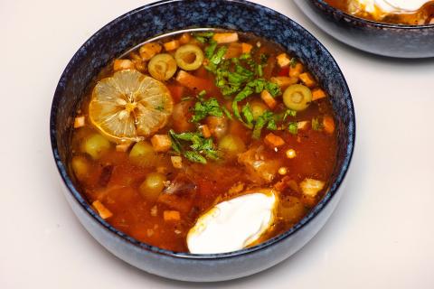 Как приготовить классическую мясную солянку