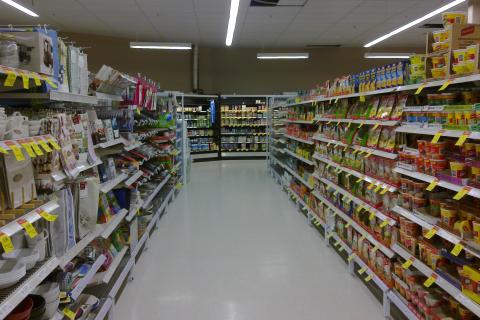 Рыбные нарезки становятся опасны через три дня хранения — гастроэнтеролог Кашух