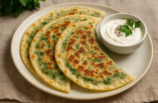 Кутабы с начинкой из зелени готовят на тонком тесте без дрожжей — повара