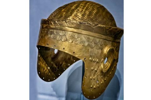Археологи обнаружили 2000-летний римский шлем с сохранившимися нащечниками