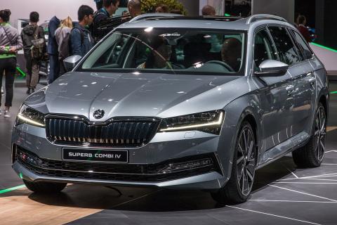 Чемпион ERC Мико Марчик проехал 2831 км на Skoda Superb без дозаправки Чемпион ERC Мико Марчик проехал 2831 км на Skoda Superb без дозаправки