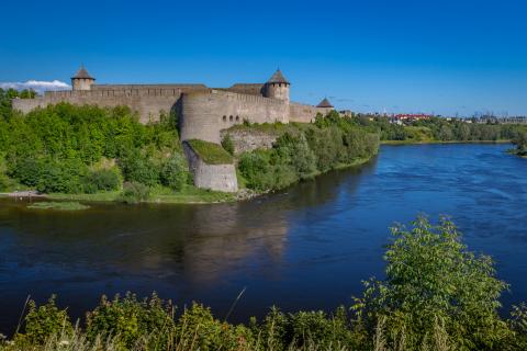 Очереди на границе Эстонии и России растянулись на километры перед зимними праздниками — SHOT