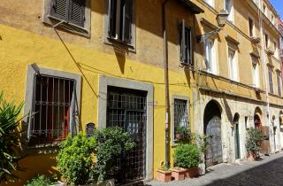 Трастевере днём превращает площадь Трилусса в центр уличной жизни в Риме — ДиГаэтано