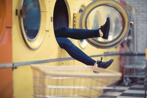 Как устранить неприятный запах и грязь из стиральной машины: простые советы