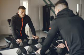 Гантели и штанги признаны основными источниками травм в фитнесе — O Globo 100