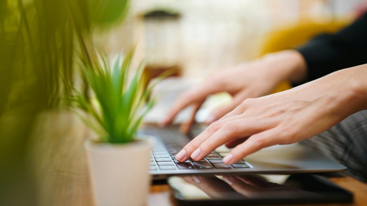 Руки на клавиатуре