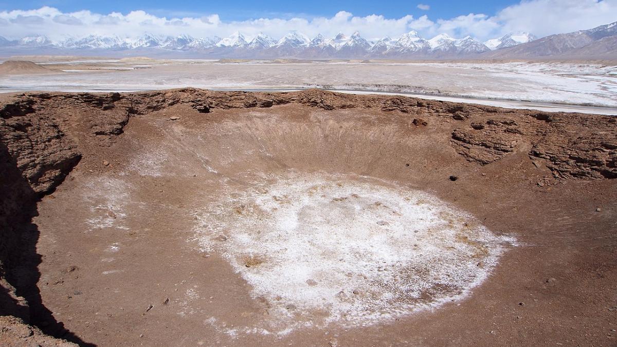 Вулканический кратер в Китае