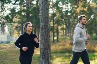 Бег и йога усиляют концентрацию внимания у взрослых — исследователи