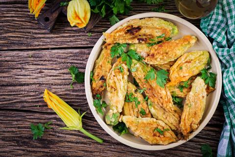 Как приготовить кабачковые лодочки с куриным фаршем: подробный рецепт