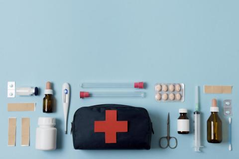 Что взять в аптечку для поездки: 5 обязательных вещей – от обезболивающих до антигистаминов