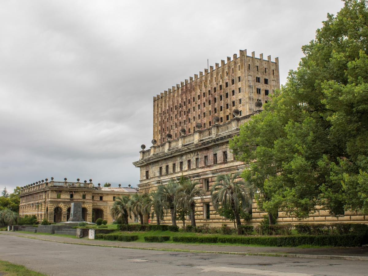 Заброшенный Дом Советов. Сухум, Абхазия - panoramio (171) Заброшенный Дом Советов. Сухум, Абхазия - panoramio (171)
