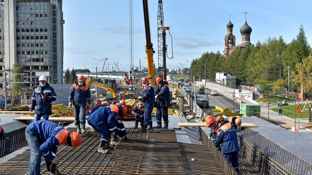 Рабочие на стройке