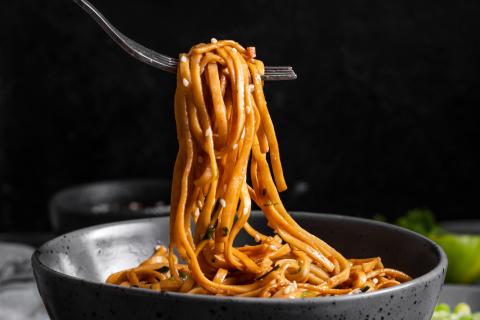 Азиатская лапша стала универсальным блюдом домашних кухонь — повар Полещикова