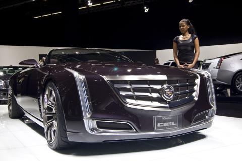 Cadillac представил электрический кроссовер Elevated Velocity с дверями 