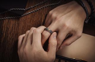 Как почистить кольца в домашних условиях: гель для посуды, зубная паста и другие эффективные средства