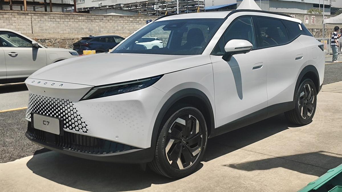 Omoda C7