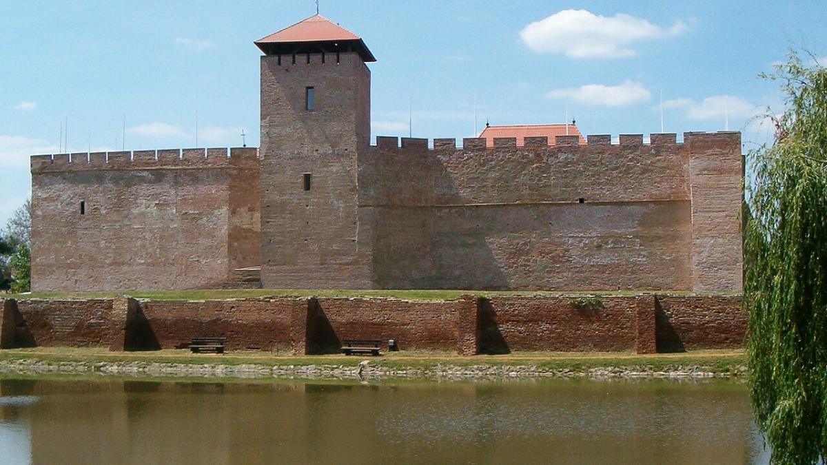 замок Дьюла замок Дьюла