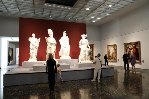 Коллекция Лувра Абу-Даби включает более 400 собственных экспонатов — соцсети