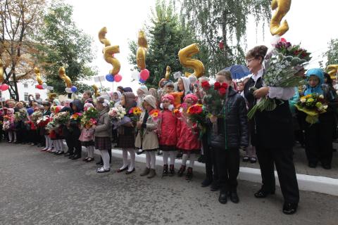 Лимит подарков учителям до 3 тыс. рублей могут пересмотреть — депутат Буцкая