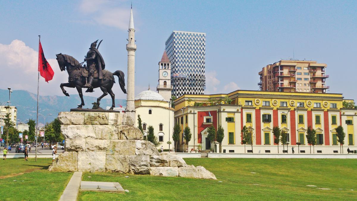 Тирана, Албания