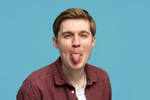 Стоматолог Сандип Сачар: болезненные бугорки на языке чаще связаны с воспалением или раздражением